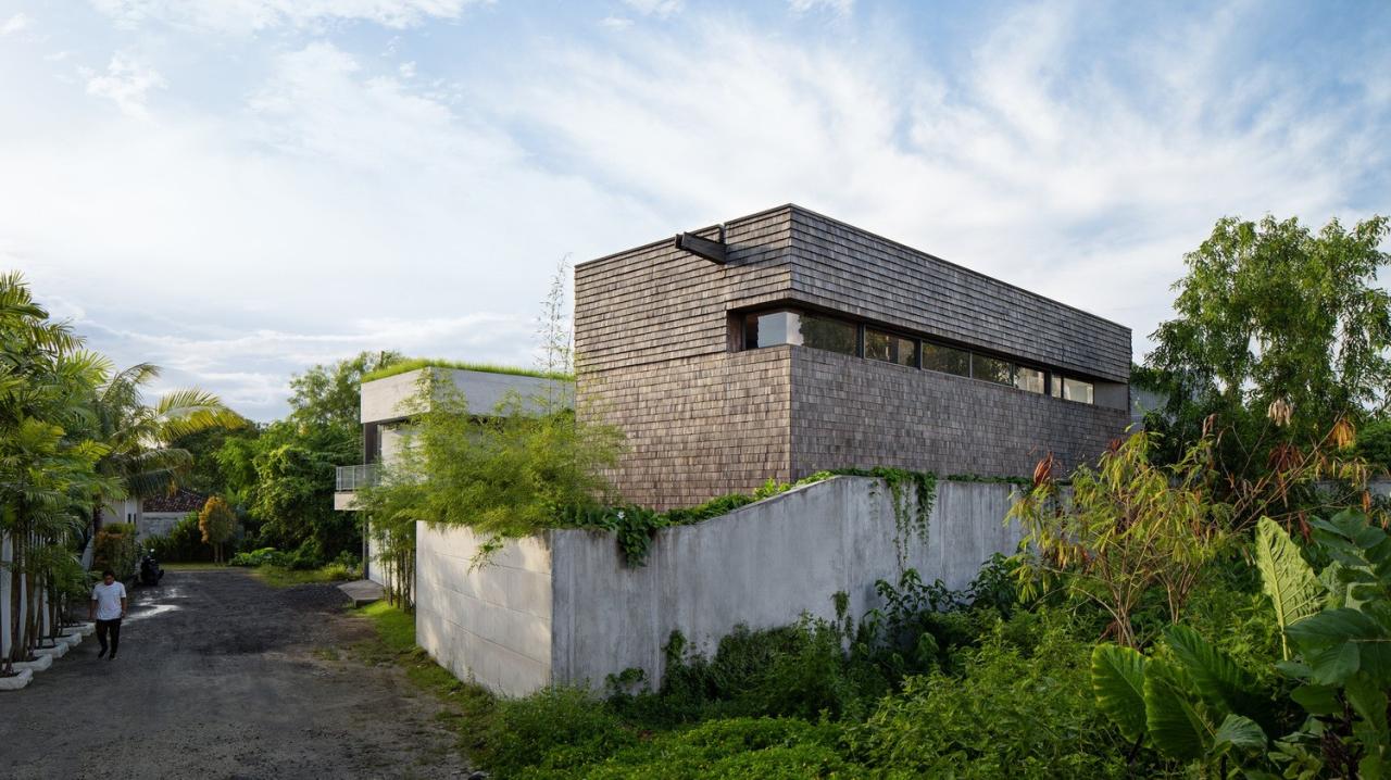 BIM建筑|跨廊桥相连，Tanatakah 别墅 / asimapra