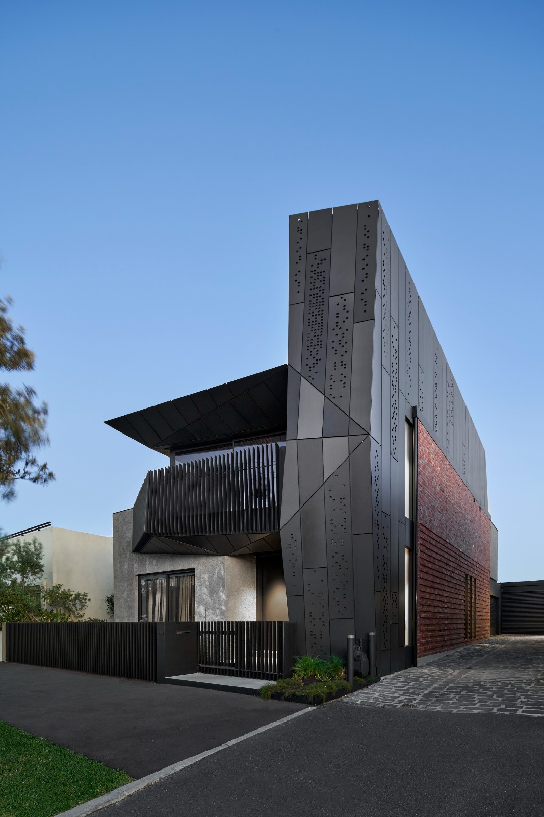 BIM建筑|戏剧化结构，哈洛德住宅 / Coy Yiontis Architects