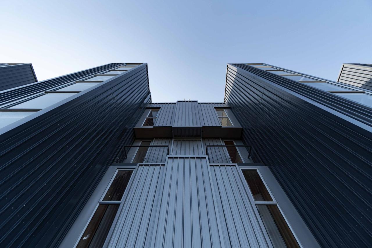 BIM建筑|集装箱宿舍 / Ian Hsü + Gabriel Rudolphy