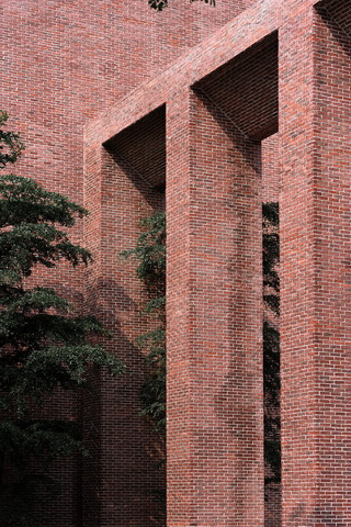 BIM建筑|几何秩序下的红砖魅力：惠州宏华学校 / 柏涛设计