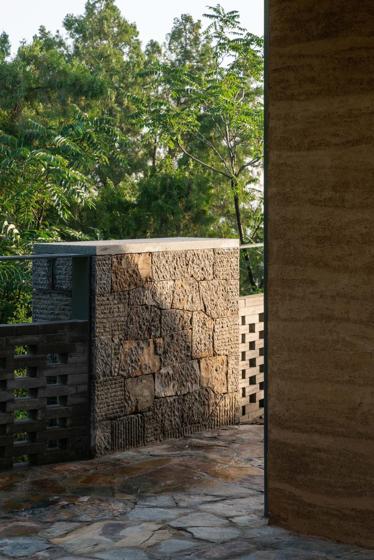 BIM建筑|咕咕来仪，大伾山悬崖驿站 / 繁星建筑工作室