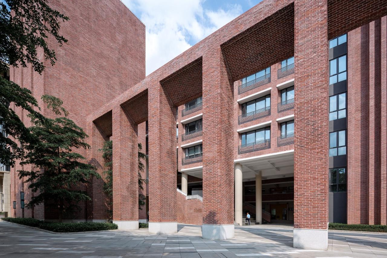BIM建筑|几何秩序下的红砖魅力：惠州宏华学校 / 柏涛设计