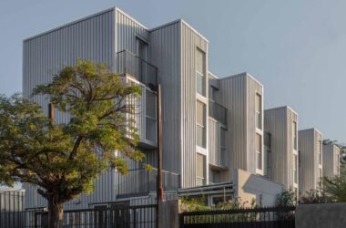 BIM建筑|集装箱宿舍 / Ian Hsü + Gabriel Rudolphy-BIM建筑网