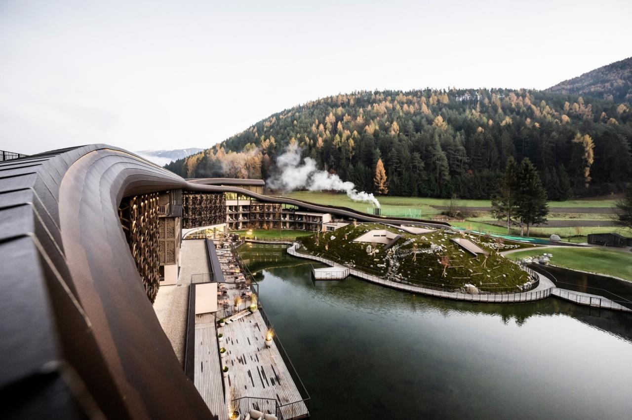 BIM建筑|金属皮肤，阿尔卑斯山下游乐场酒店 / noa* network of architecture