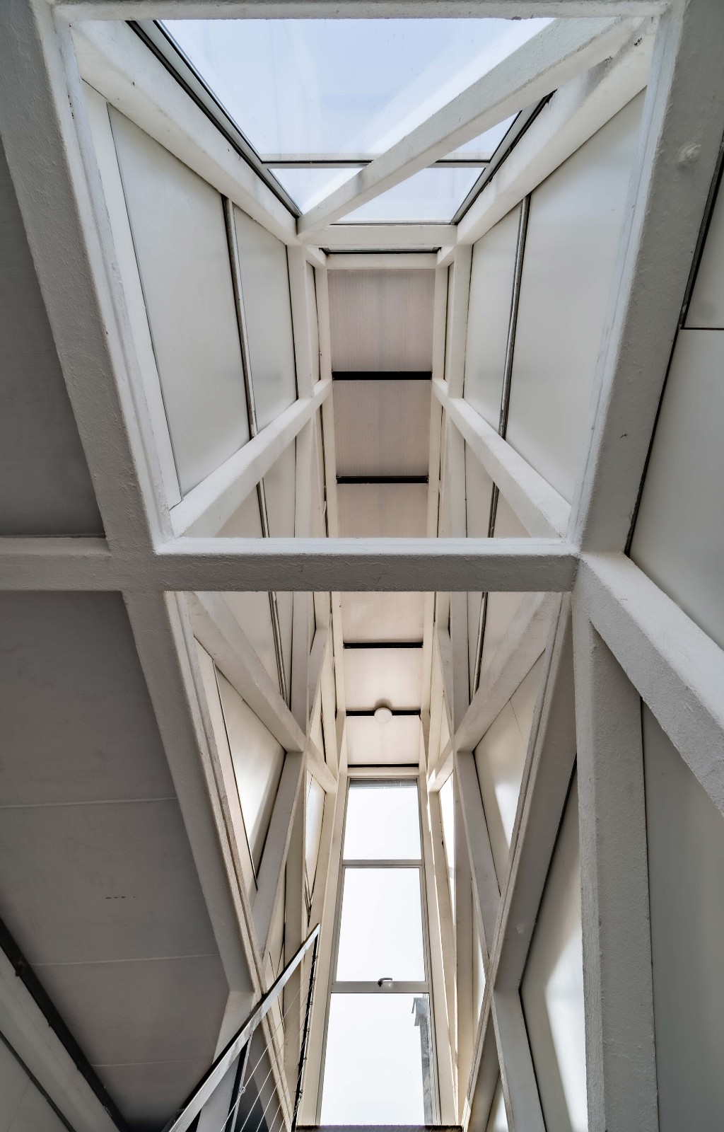 BIM建筑|集装箱宿舍 / Ian Hsü + Gabriel Rudolphy