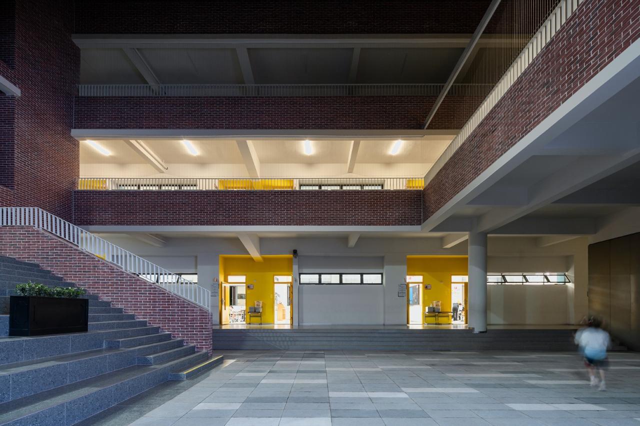 BIM建筑|几何秩序下的红砖魅力：惠州宏华学校 / 柏涛设计