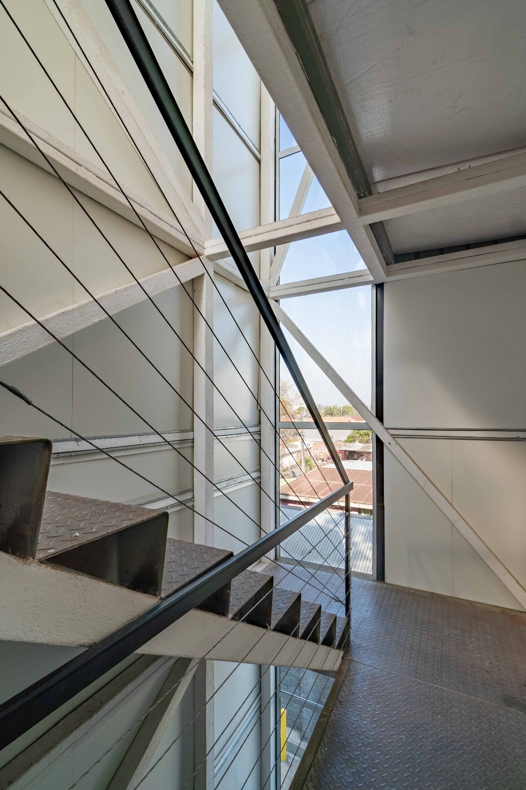 BIM建筑|集装箱宿舍 / Ian Hsü + Gabriel Rudolphy