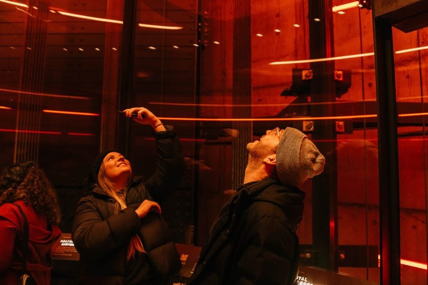 BIM建筑|巴特西电站烟囱的玻璃电梯开放