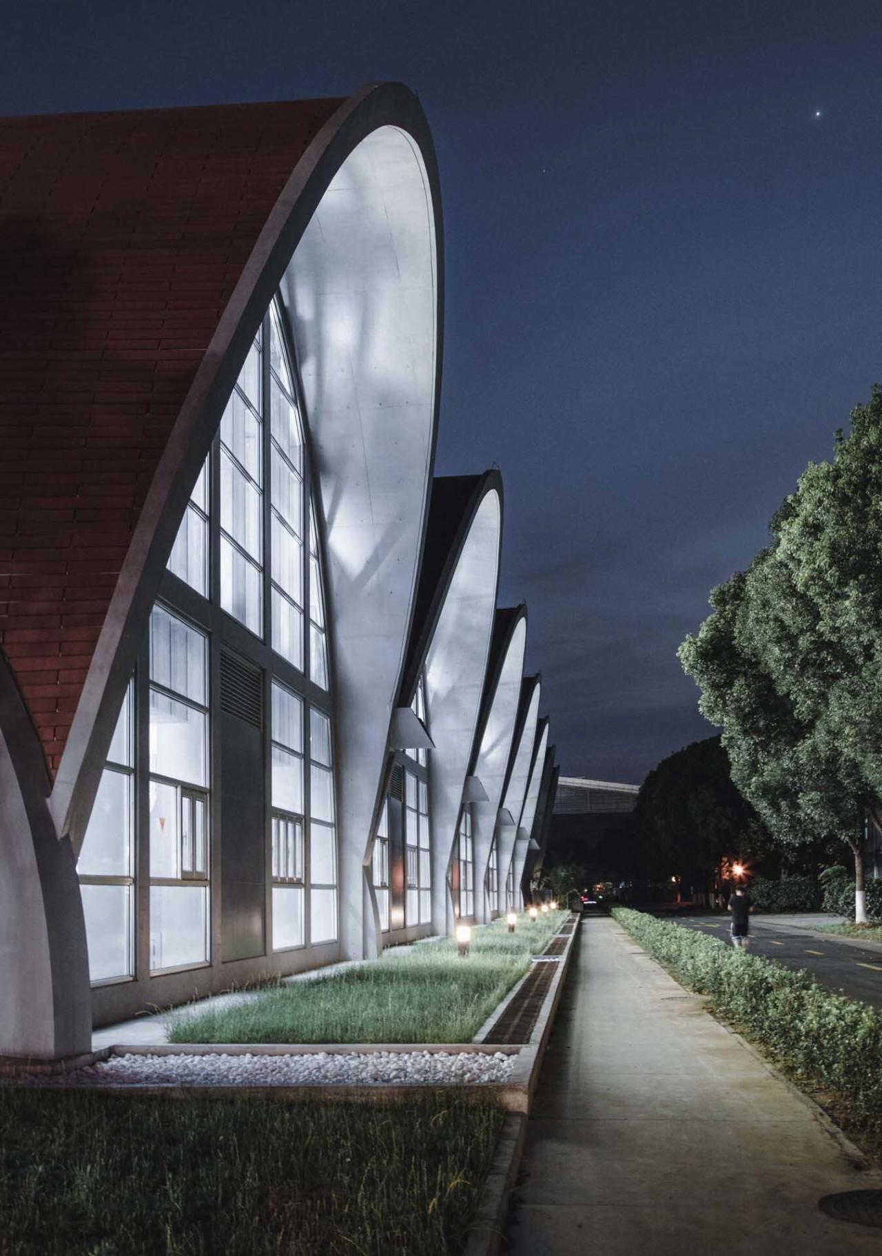 BIM建筑|东南大学游泳馆 / 周琦工作室