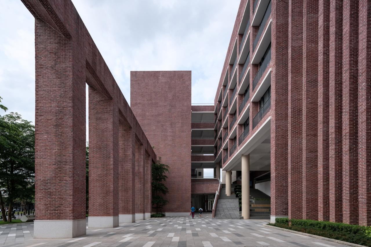 BIM建筑|几何秩序下的红砖魅力：惠州宏华学校 / 柏涛设计