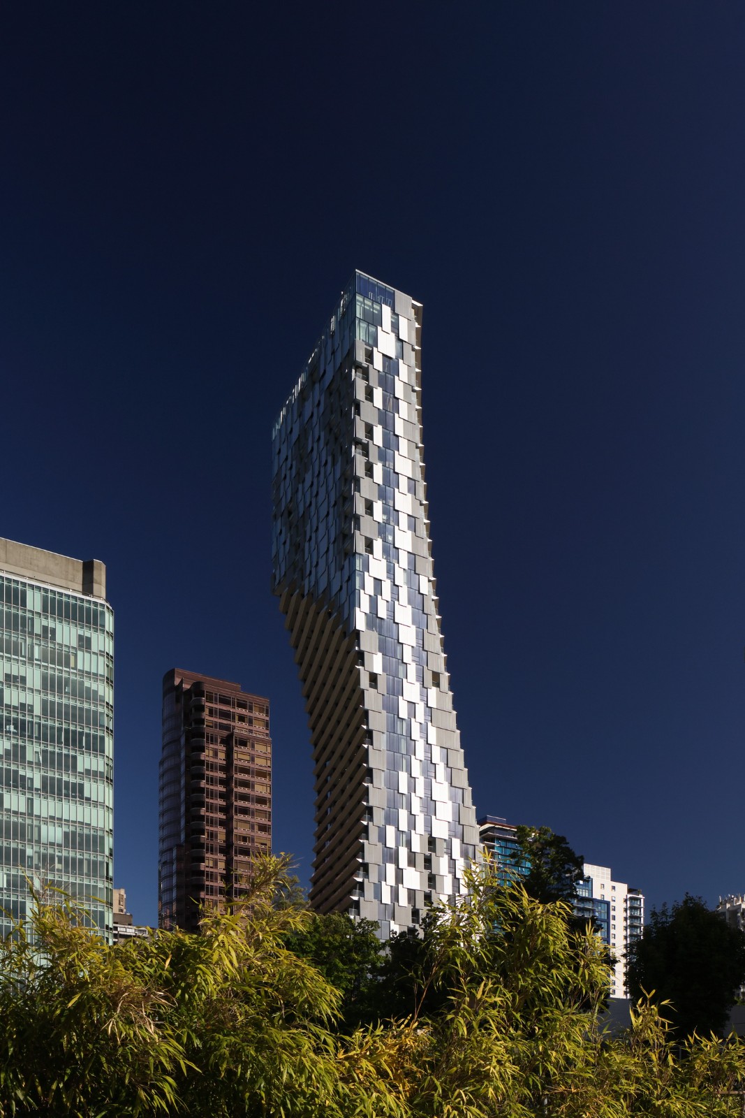 BIM建筑|突破性设计重塑城市天际线：北美艺术级豪宅“阿铂尼·隈研吾” / Westbank + 隈研吾