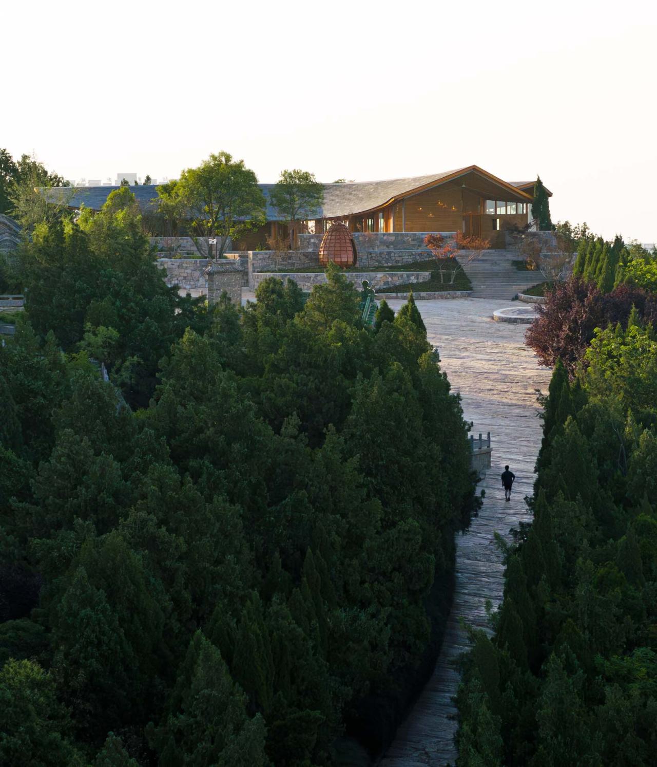 BIM建筑|咕咕来仪，大伾山悬崖驿站 / 繁星建筑工作室