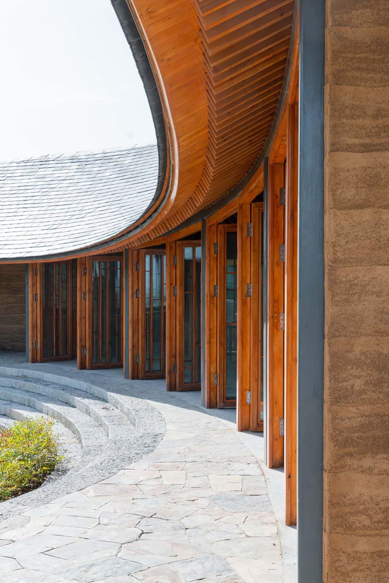 BIM建筑|咕咕来仪，大伾山悬崖驿站 / 繁星建筑工作室