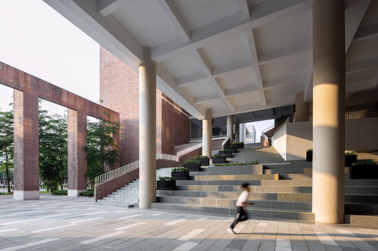 BIM建筑|几何秩序下的红砖魅力：惠州宏华学校 / 柏涛设计