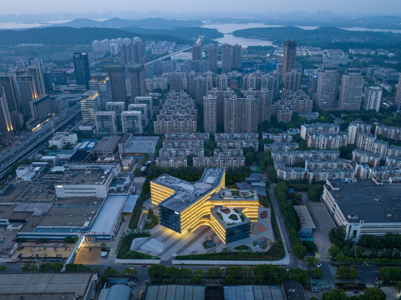 BIM建筑|长飞光纤产业大楼 / Gensler