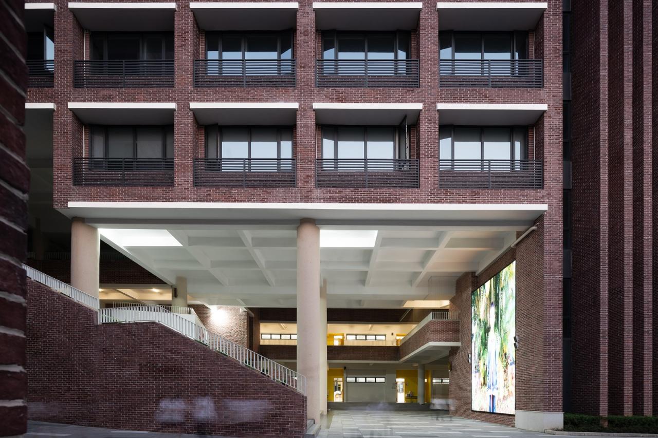 BIM建筑|几何秩序下的红砖魅力：惠州宏华学校 / 柏涛设计