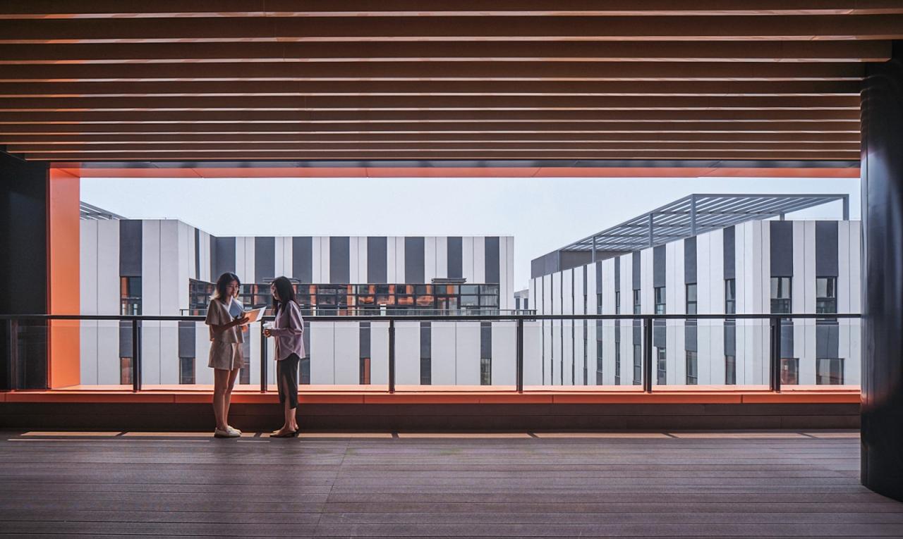 BIM建筑|跳动的色彩×微笑的曲线，园区建筑注入活力与情感：苏州新扬产业园 / FTA