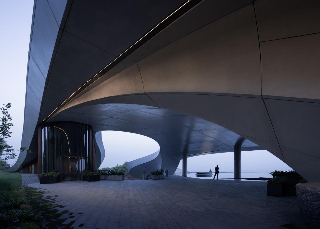 BIM建筑|龙泉山镜高空平台 / BUZZ建筑事务所