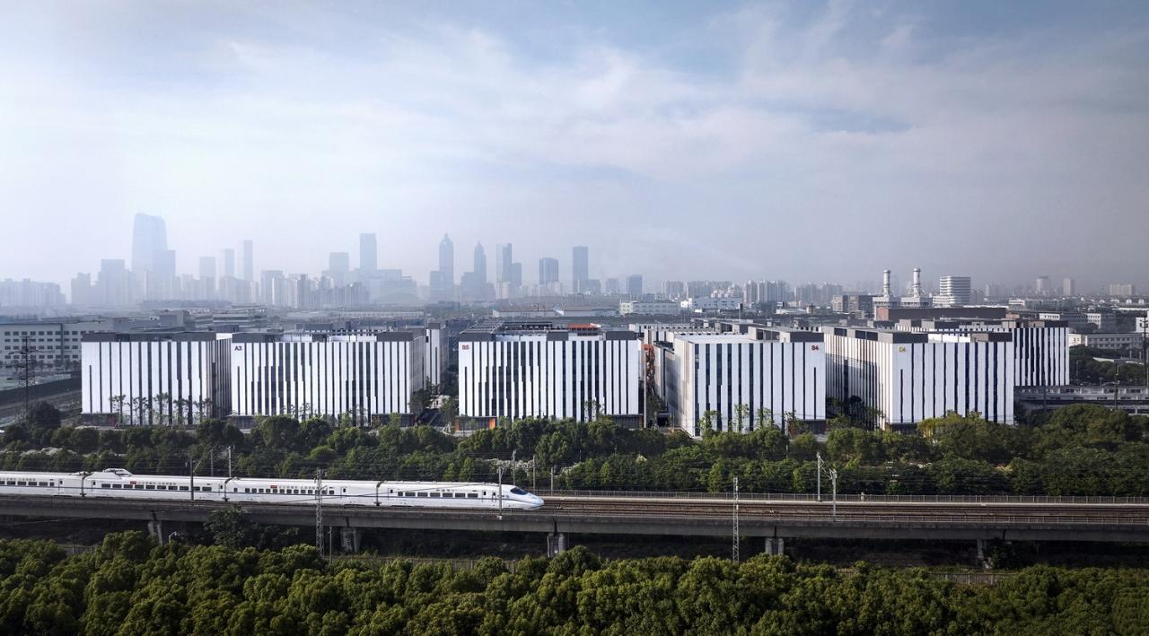 BIM建筑|跳动的色彩×微笑的曲线，园区建筑注入活力与情感：苏州新扬产业园 / FTA