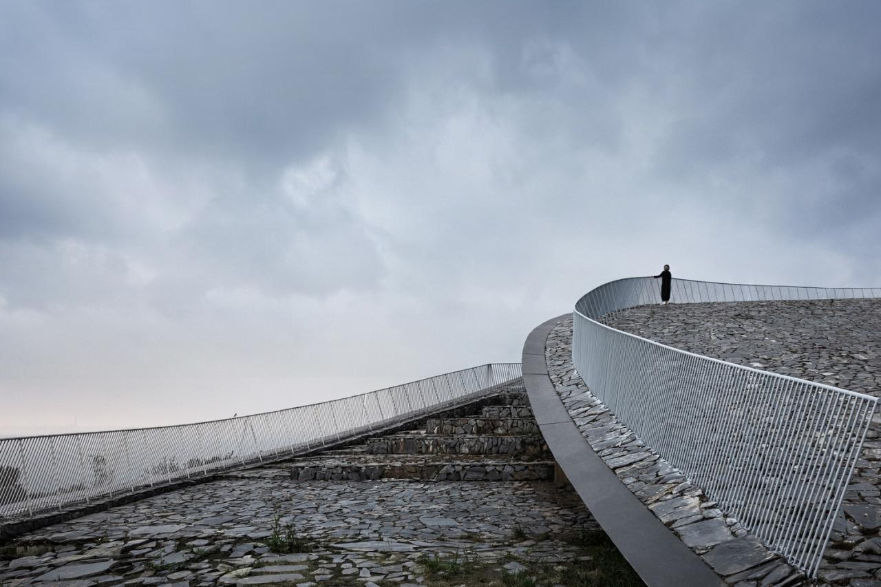 BIM建筑|龙泉山镜高空平台 / BUZZ建筑事务所