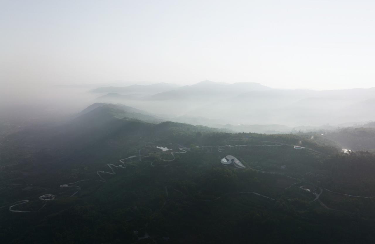 BIM建筑|龙泉山镜高空平台 / BUZZ建筑事务所