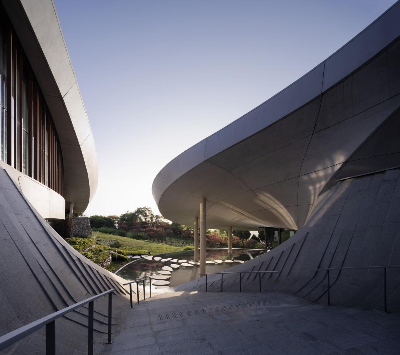 BIM建筑|龙泉山镜高空平台 / BUZZ建筑事务所