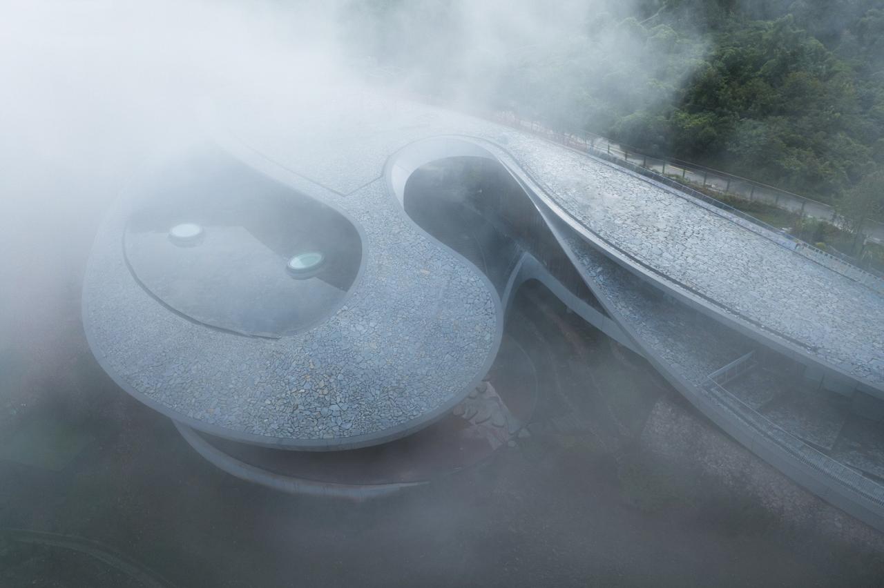 BIM建筑|龙泉山镜高空平台 / BUZZ建筑事务所