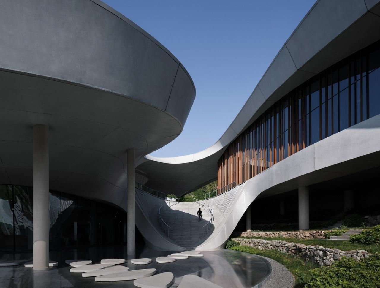 BIM建筑|龙泉山镜高空平台 / BUZZ建筑事务所