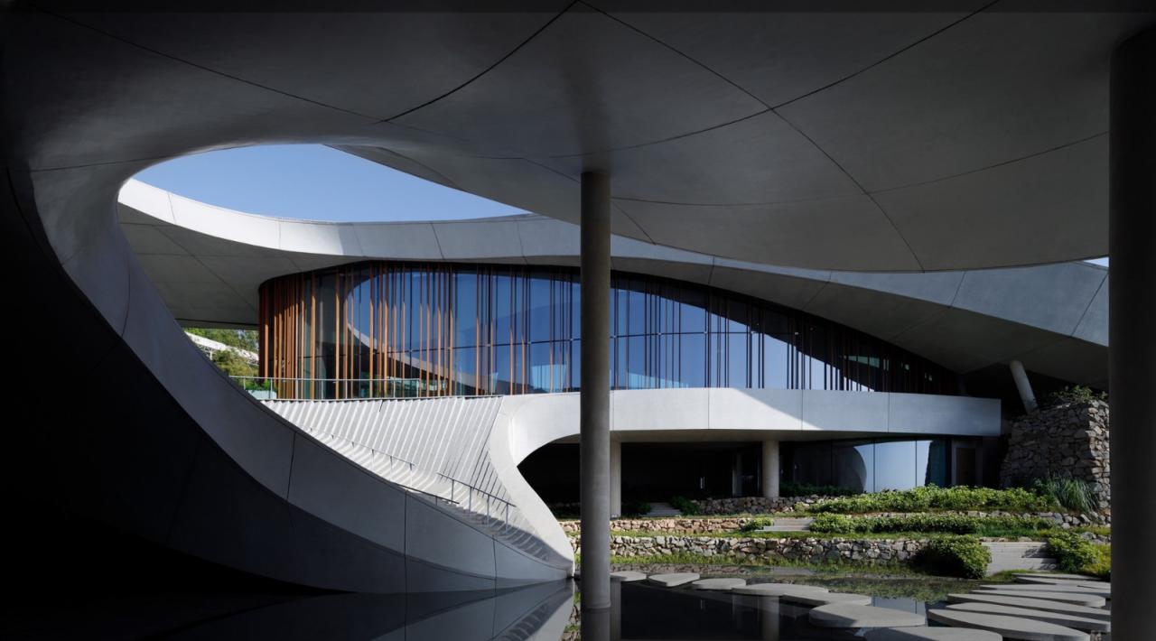 BIM建筑|龙泉山镜高空平台 / BUZZ建筑事务所