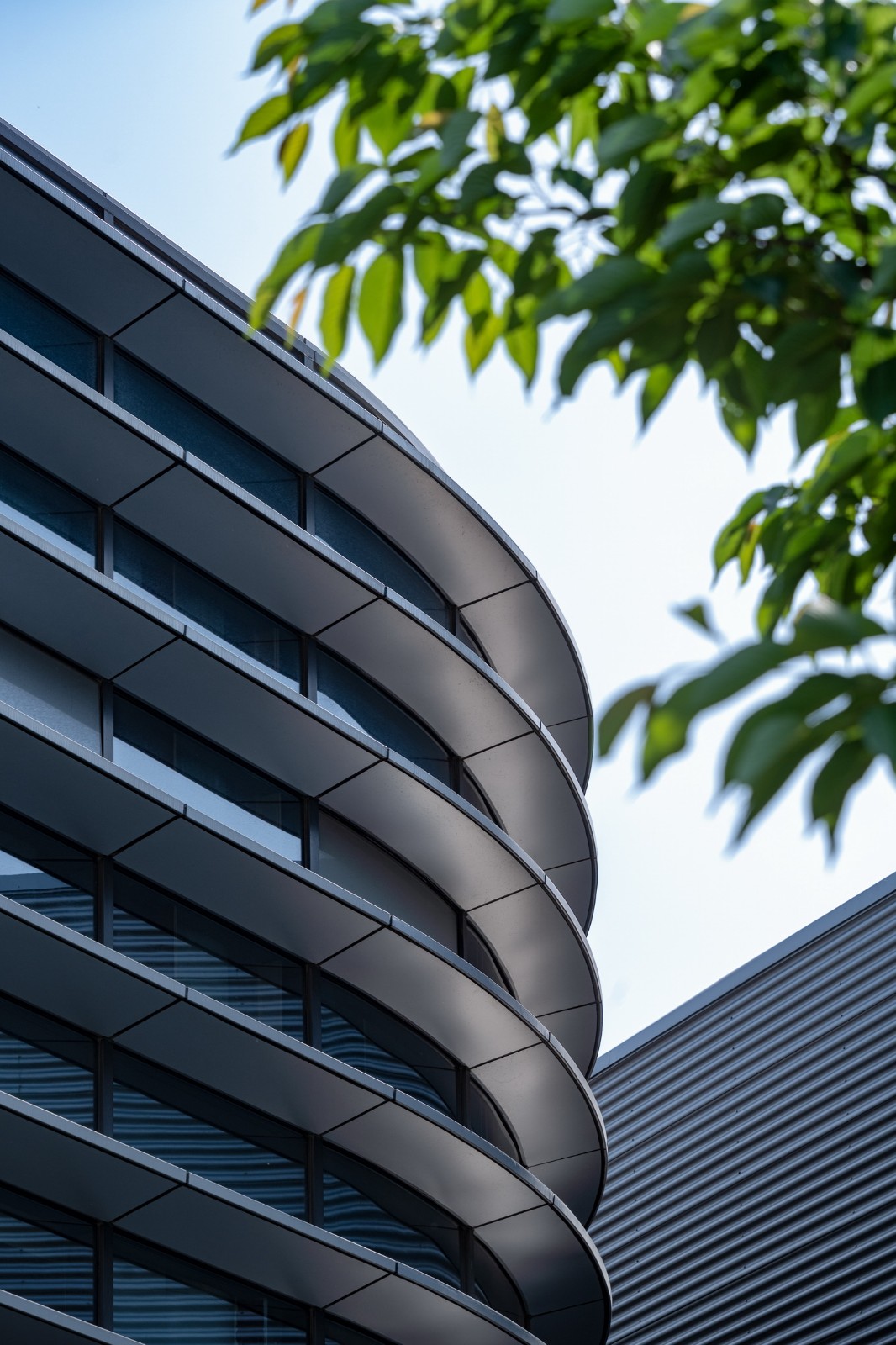 BIM建筑|苏南民营企业发展的建筑样本：航亚科技总部办公楼 / 米丈建筑