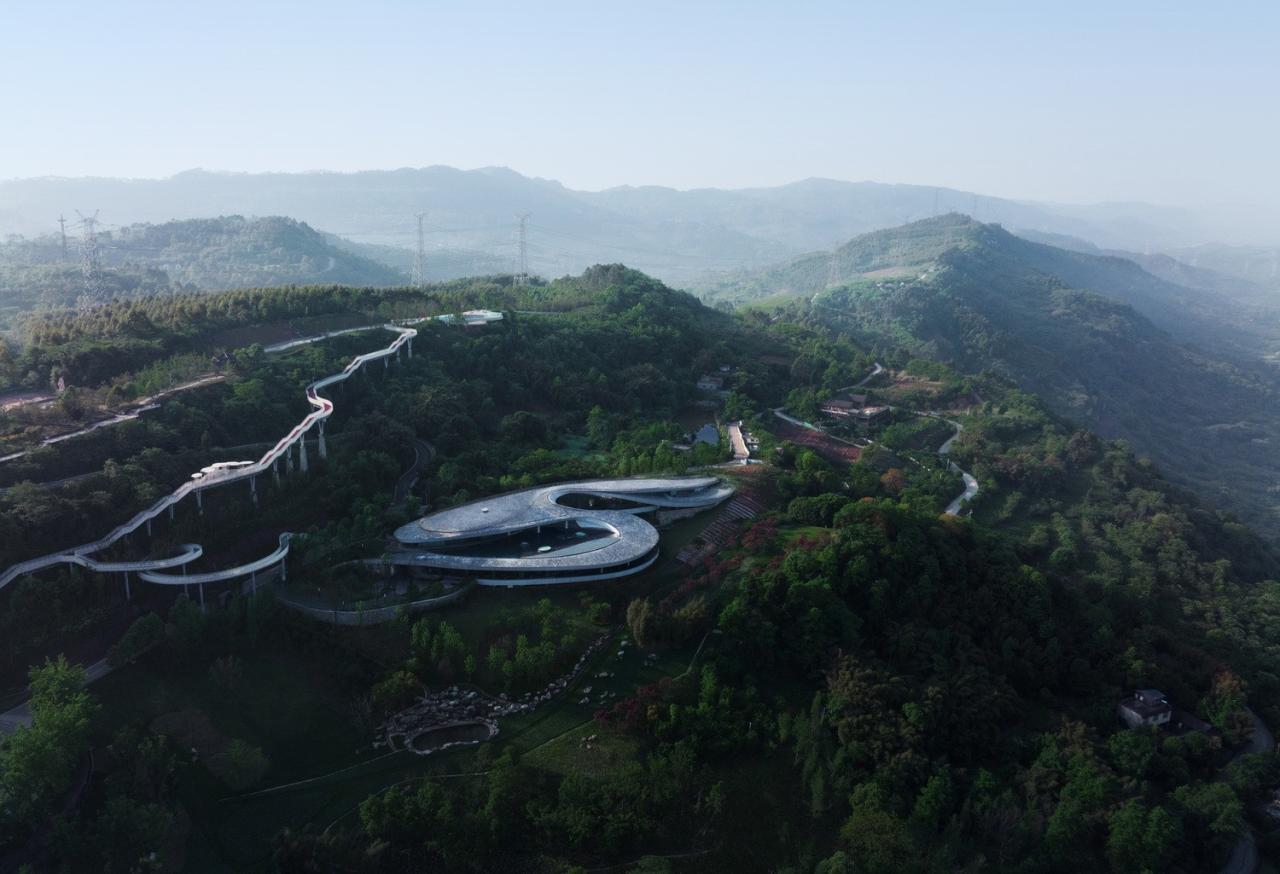 BIM建筑|龙泉山镜高空平台 / BUZZ建筑事务所