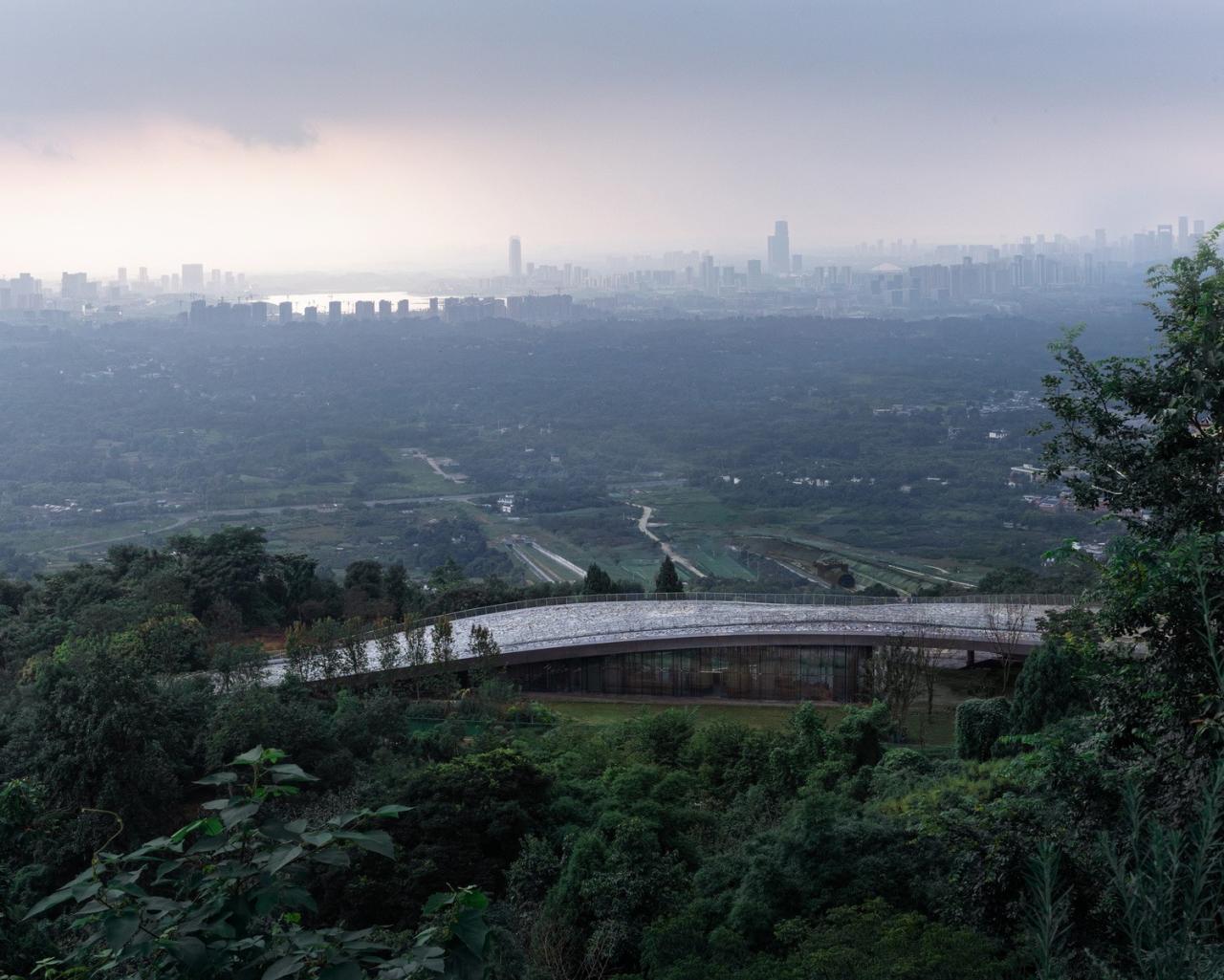 BIM建筑|龙泉山镜高空平台 / BUZZ建筑事务所