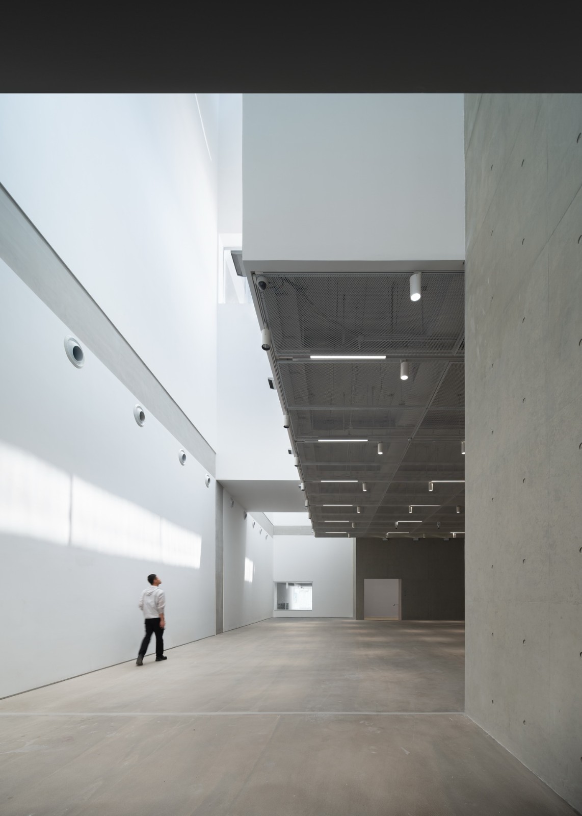 BIM建筑|掀开“白盒子”的美术馆：OCT当代艺术中心-B10馆 / URBANUS都市实践