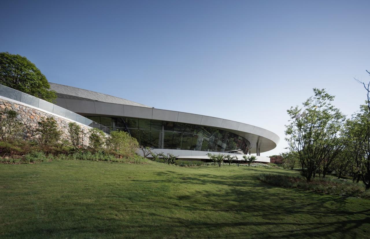 BIM建筑|龙泉山镜高空平台 / BUZZ建筑事务所