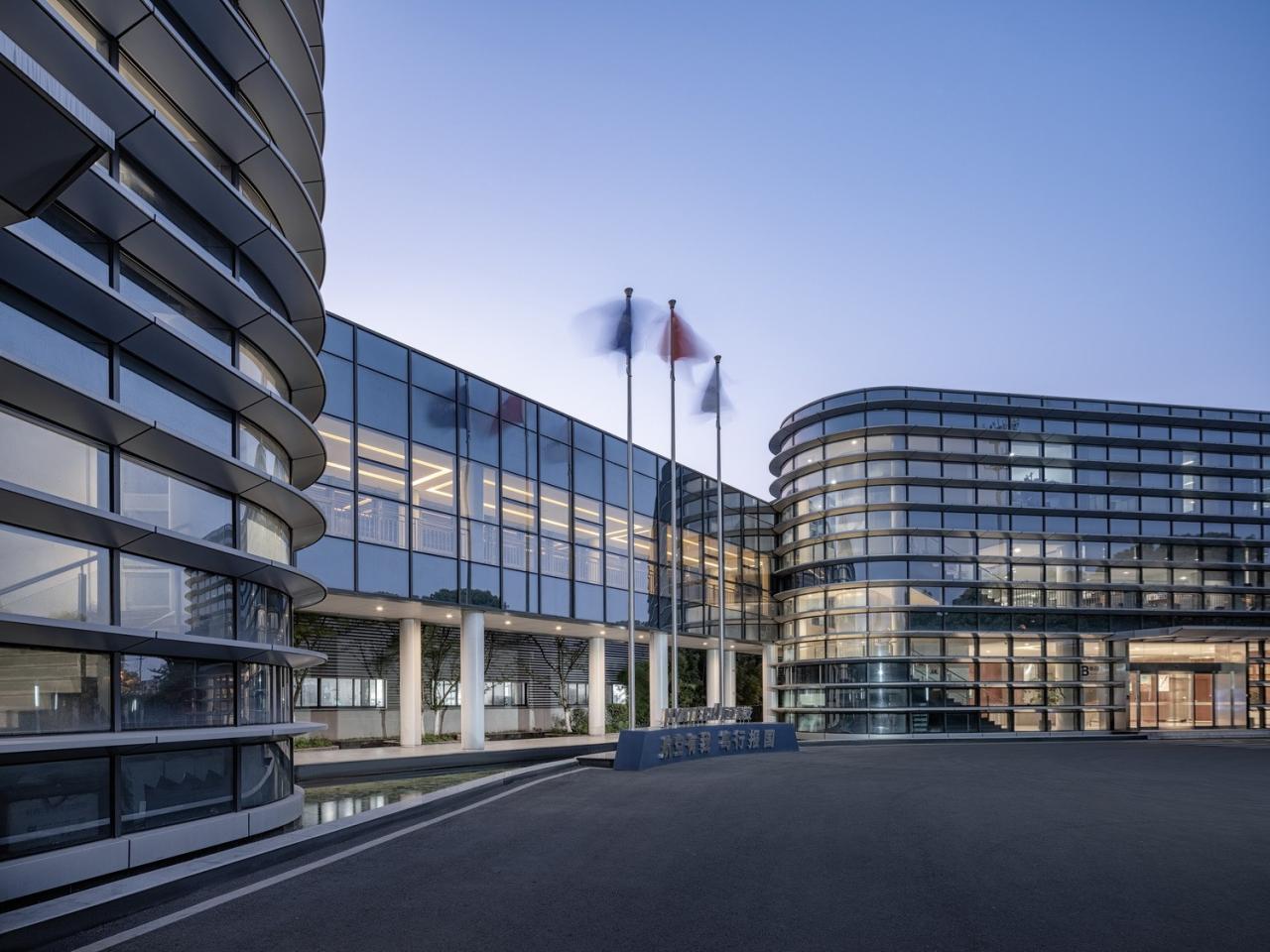 BIM建筑|苏南民营企业发展的建筑样本：航亚科技总部办公楼 / 米丈建筑