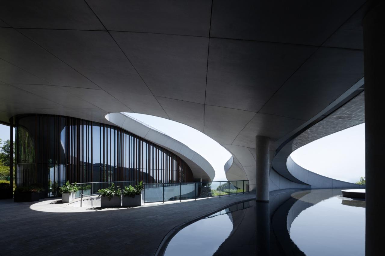 BIM建筑|龙泉山镜高空平台 / BUZZ建筑事务所