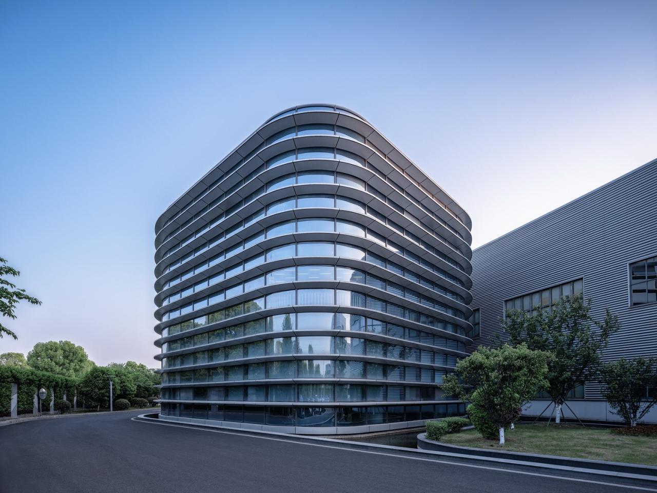 BIM建筑|苏南民营企业发展的建筑样本：航亚科技总部办公楼 / 米丈建筑