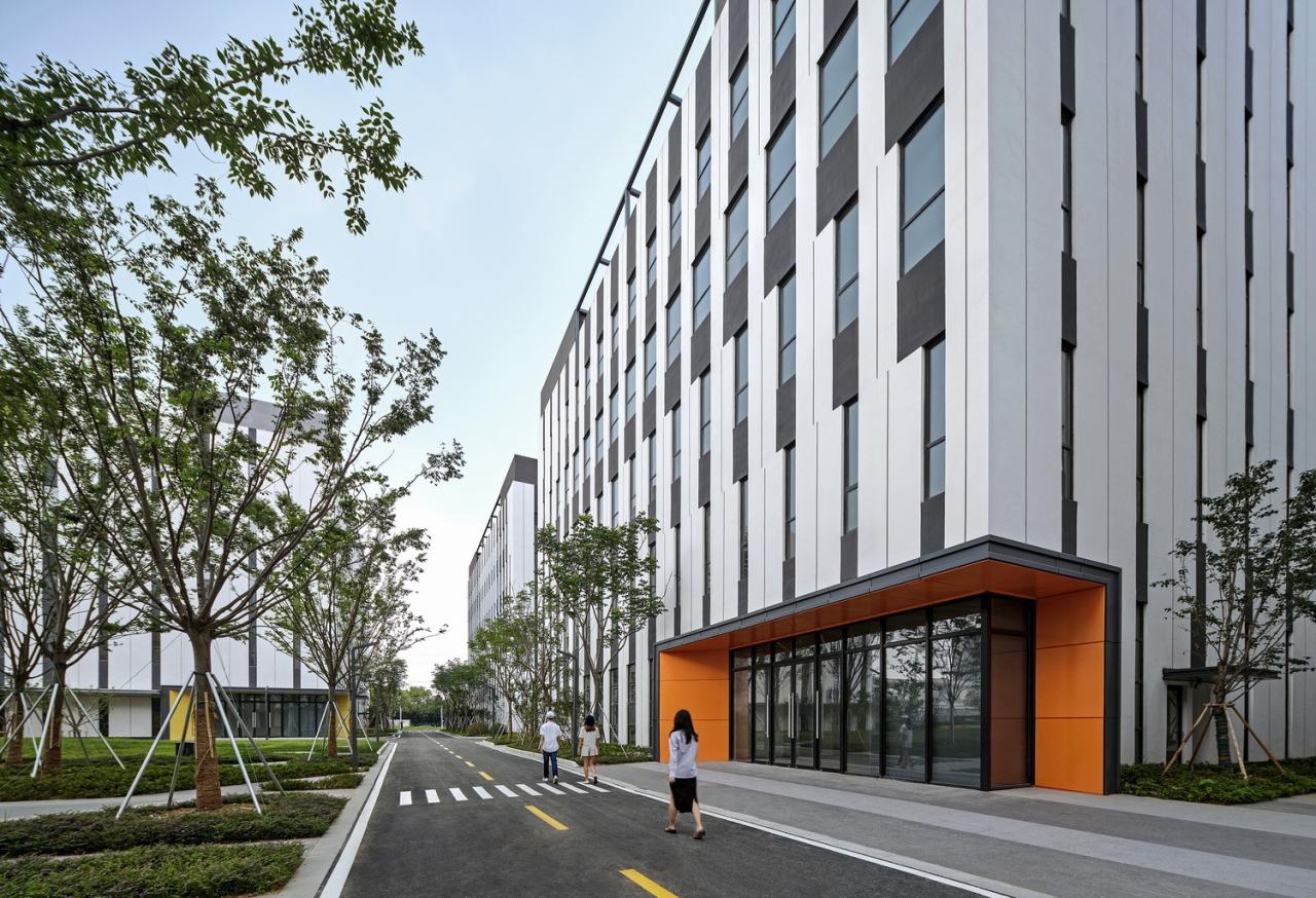 BIM建筑|跳动的色彩×微笑的曲线，园区建筑注入活力与情感：苏州新扬产业园 / FTA
