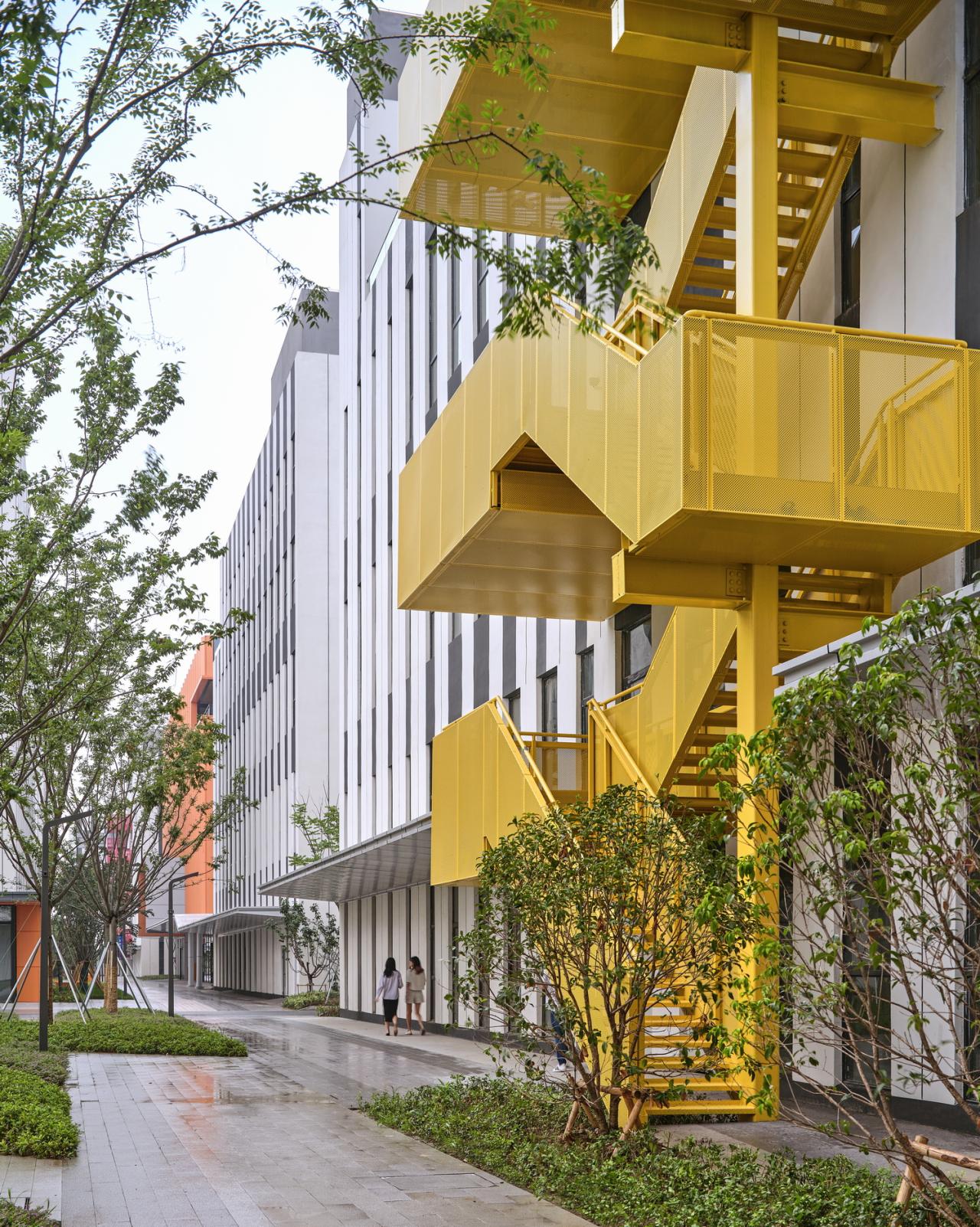 BIM建筑|跳动的色彩×微笑的曲线，园区建筑注入活力与情感：苏州新扬产业园 / FTA