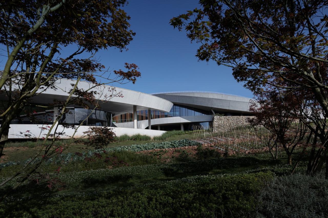 BIM建筑|龙泉山镜高空平台 / BUZZ建筑事务所