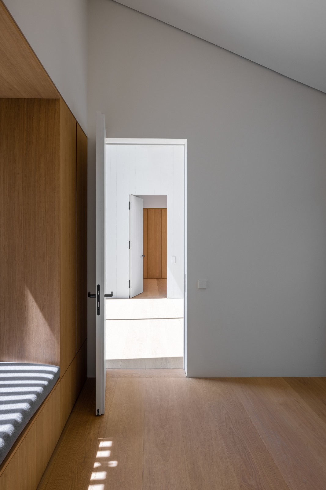 BIM建筑|木质立方体，湖边木屋 / Appels Architekten