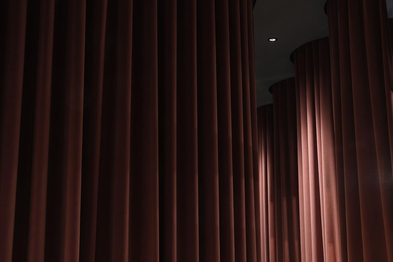 BIM建筑|微醺的夜上海: 一个剧场与酒吧的空间集合体 / 无定设计