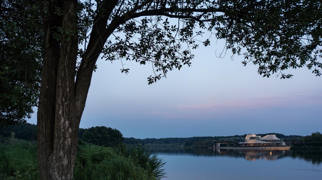 BIM建筑|光的中庭：泊心域社区邻里中心 / 孟凡浩-line+建筑事务所