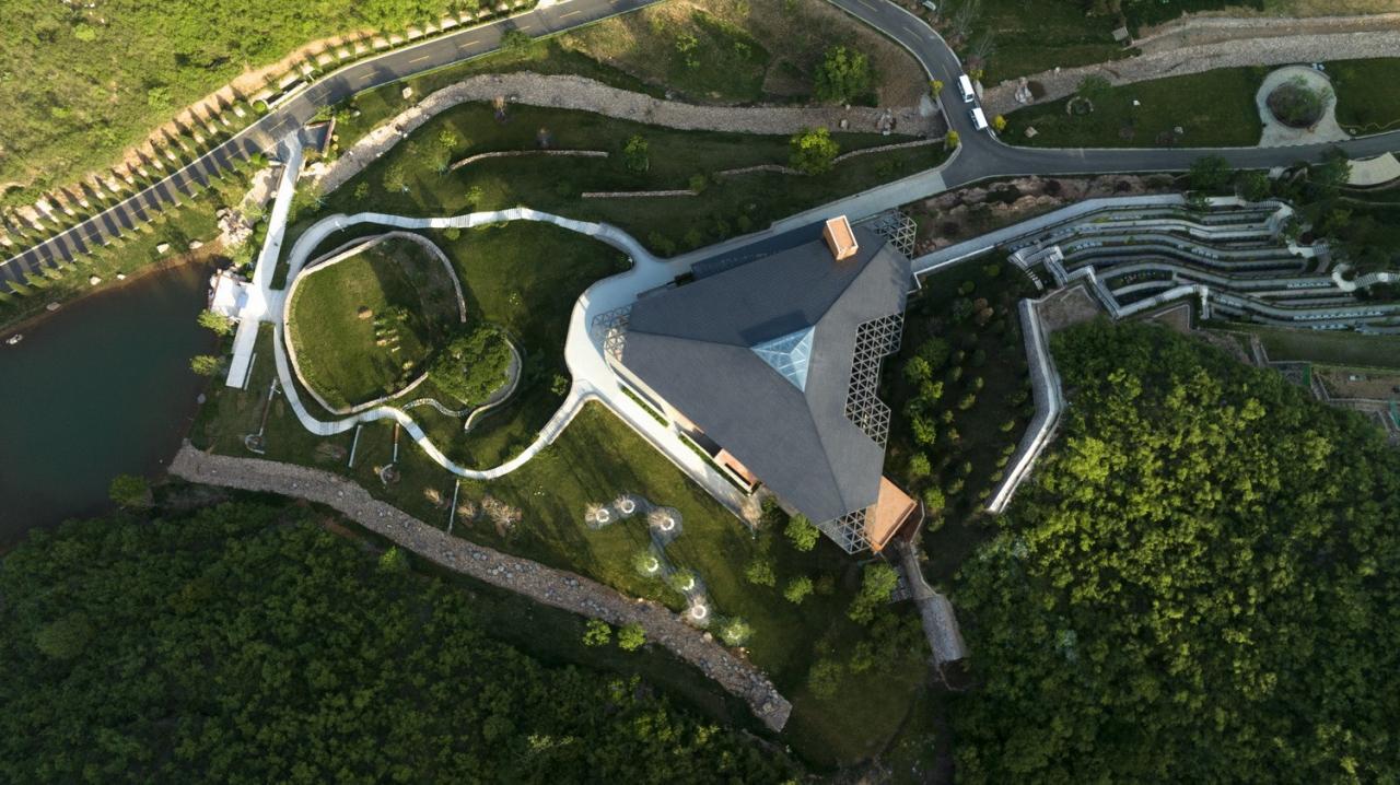 BIM建筑|化作天上的星星, 静美的灵魂栖息地：石家庄安德生命纪念公园·云镜 / 小隐建筑