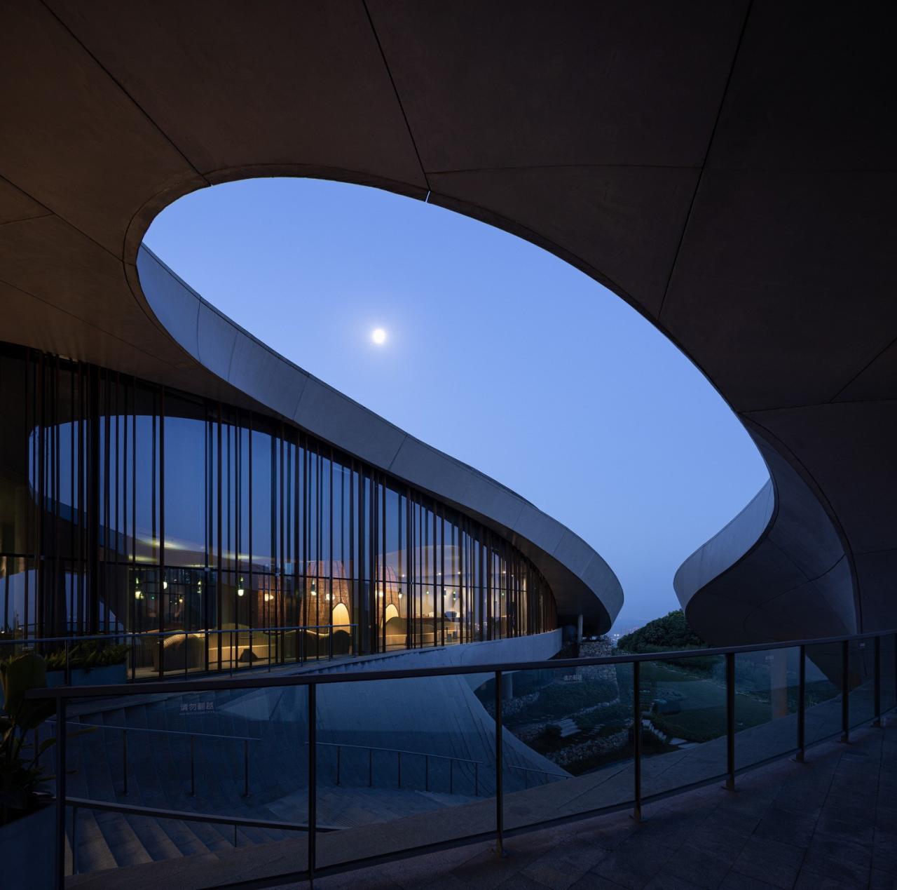 BIM建筑|龙泉山镜高空平台 / BUZZ建筑事务所