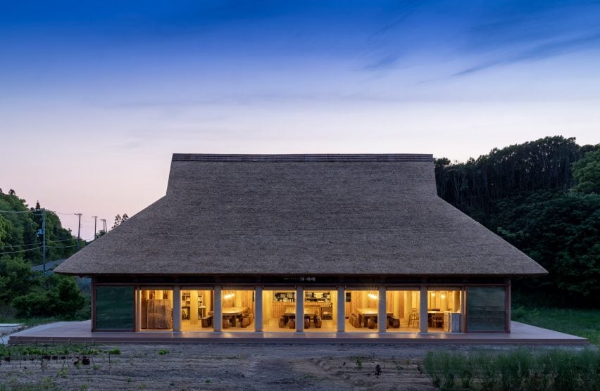 BIM建筑|坂茂设计茅草和纸板管农民餐厅