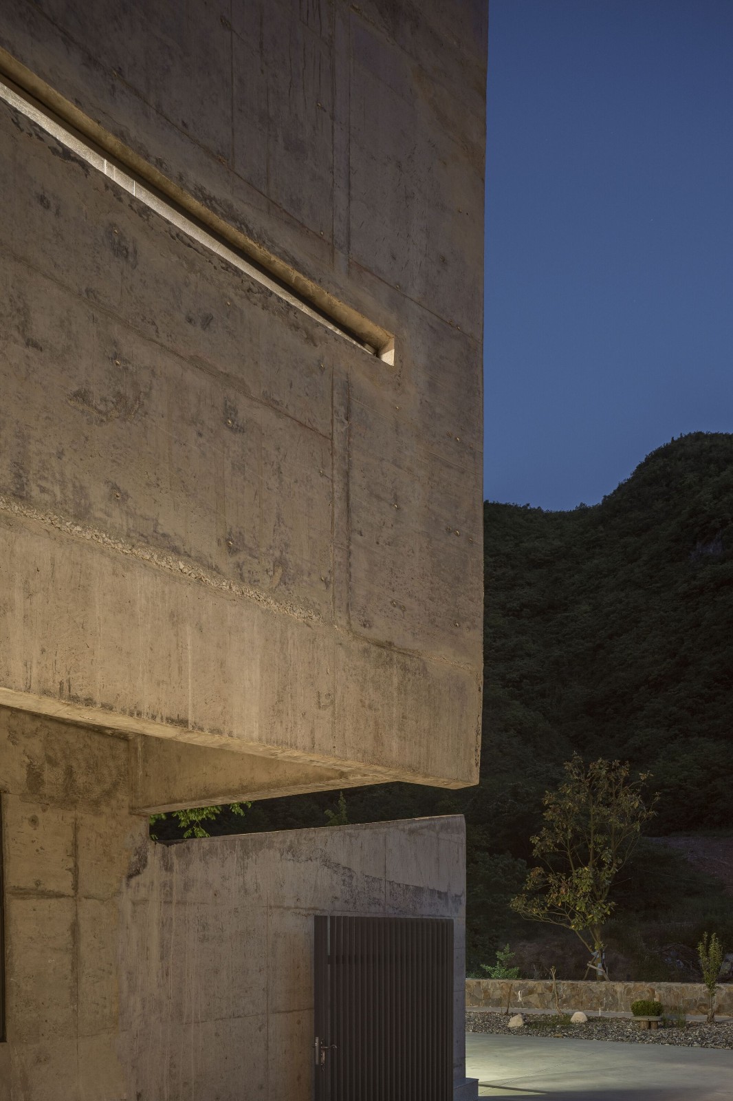 BIM建筑|崖之家 / 郦文曦建筑事务所