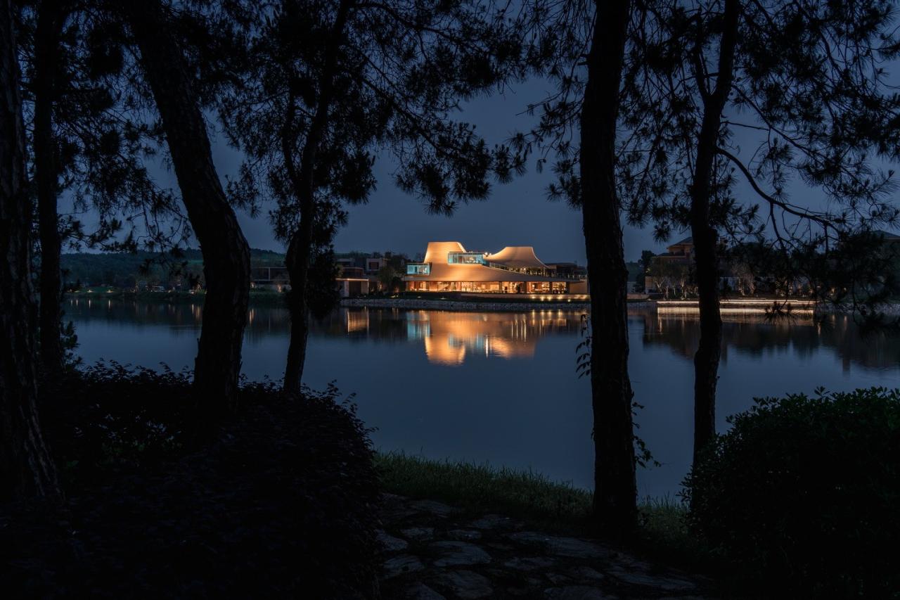 BIM建筑|光的中庭：泊心域社区邻里中心 / 孟凡浩-line+建筑事务所