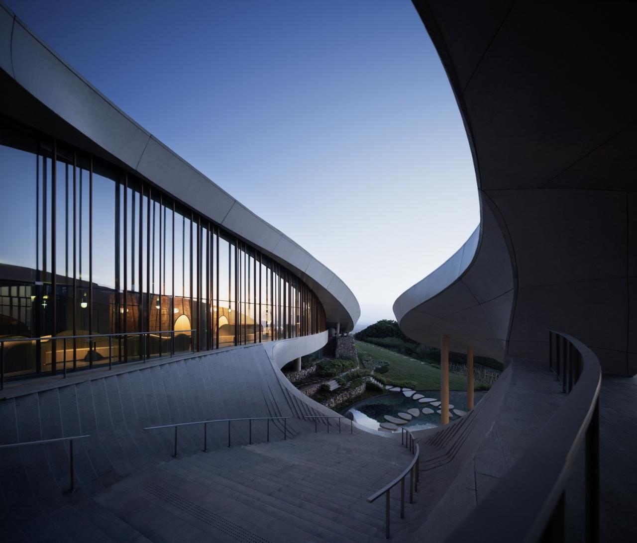 BIM建筑|龙泉山镜高空平台 / BUZZ建筑事务所