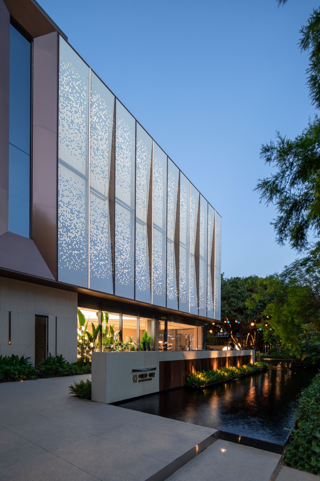 BIM建筑|绿林秘境：深圳中粮悦章凤凰里展示中心 / 柏涛设计